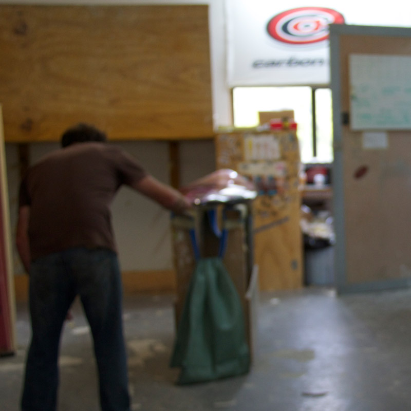 James from Carbon Art prepares Pinky before going to work.